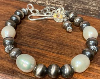 B203A - Pearl Bracelet, Sterling Navajo Pearls