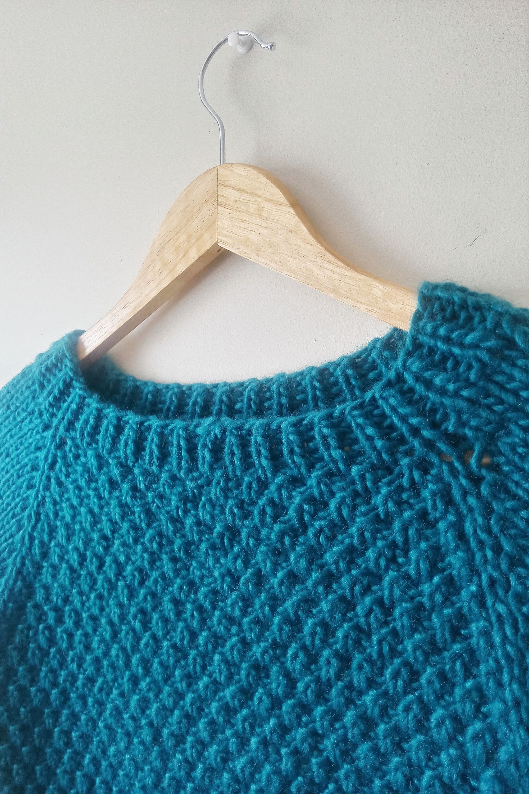 Knitting Pattern in Spanish Handmade Two needle Knitted Raglan Sweater