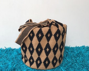 NEW COLLECTION One Strand Wayuu Susu XL embroidered knit pom-poms Bag/oversized bag/Beach bag/Travel bag/Boho Chic/Shoulder bag/Handmade