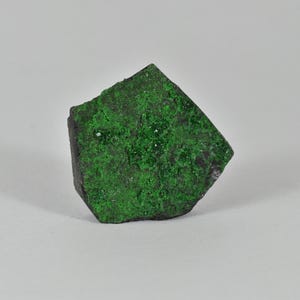 Garnet Green Gemstone, Raw Uvarovite, Crystals on matrix from Russia, Mineral Specimen, Natural Green Garnet, January Birthstone