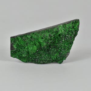 54X33MM Big Garnet Green Gemstone, Raw Uvarovite, Crystals on matrix from Russia, Mineral Specimen, Natural Green Garnet, January Birthstone