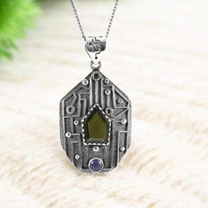 Moldavit Anhänger mit Sugilith, 925 Sterling Silber Anhänger, echter Moldavit Anhänger, Geschenk für sie, Gothic Anhänger, handgemachter Schmuck
