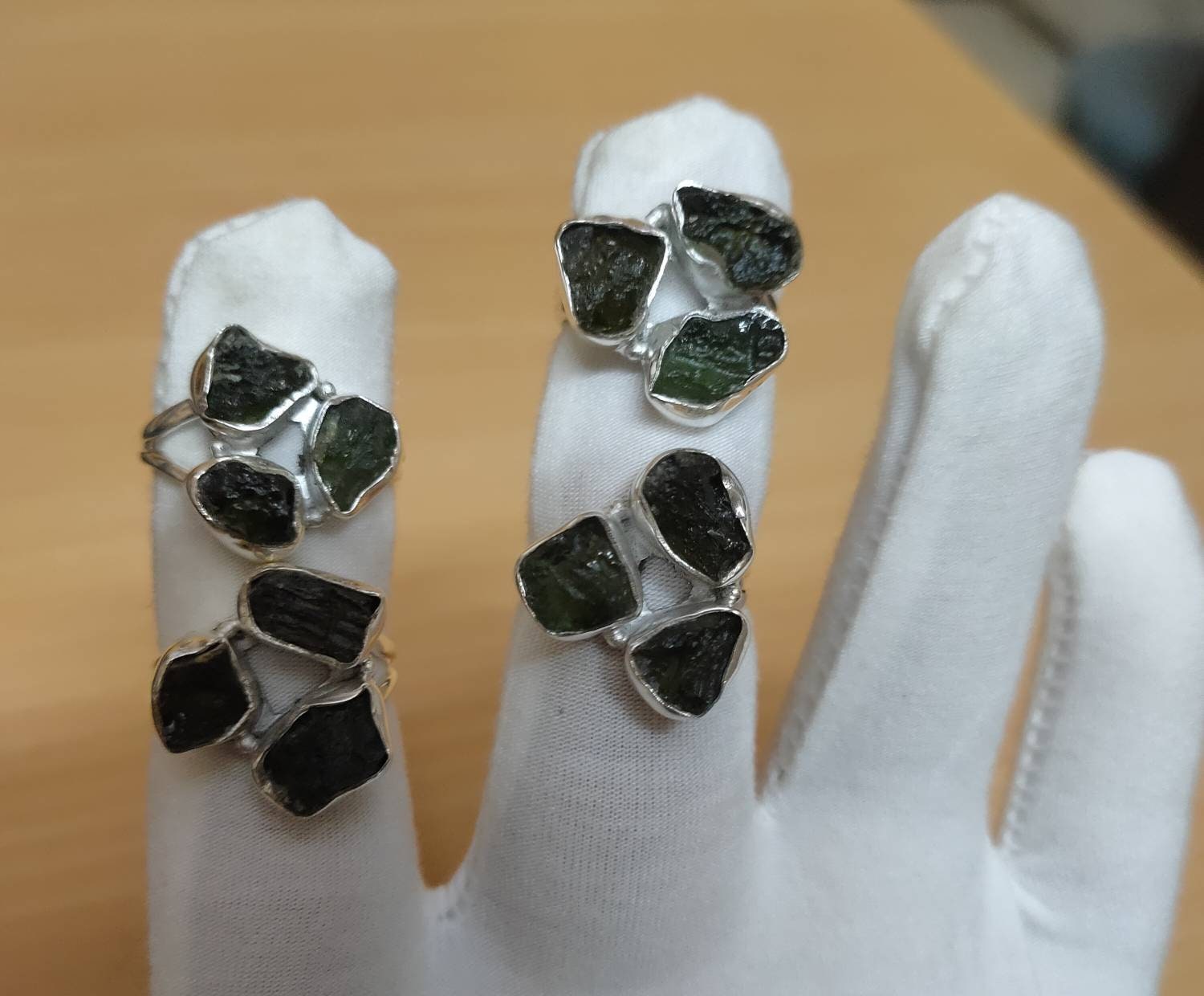 モルダバイトリング、スターリングシルバー本物のモルダバイトリング