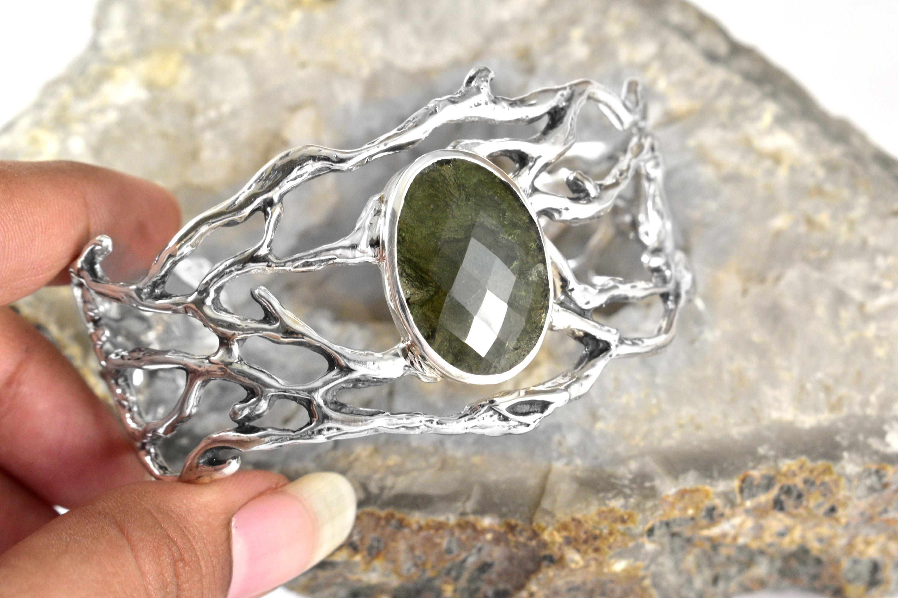 モルダバイトブレスレット、セミファセットモルダバイトブレスレット