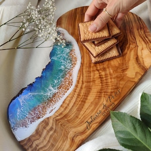 Handmade olive wood board with epoxy resin wave design – Personalized serving board, unique piece for the kitchen & gift idea