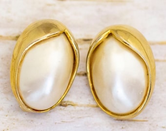 Vintage Oval Faux Pearls Gold Tone Clip On Earrings - BQ1