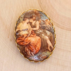 Vintage Unconditional Love Cameo Gold Tone Oval Brooch - B7