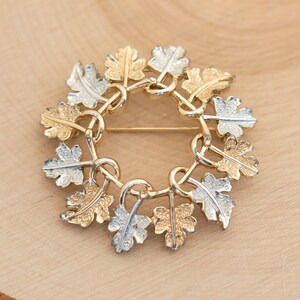 Leaves Circle Vintage Sarah Coventry Brooch - B5