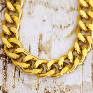 16 inch, Vintage Thick Curb Links Gold Tone Choker Necklace - B17