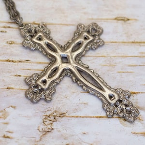 24 Inch, Vintage Intricate Celtic Cross Silver Tone Necklace - BV1