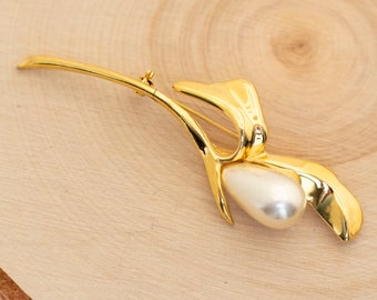 Minimal Pearl Flower Vintage Brooch - B11