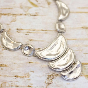 18 inch, Vintage Silver Tone Crescent Moon Bib Necklace - BW1
