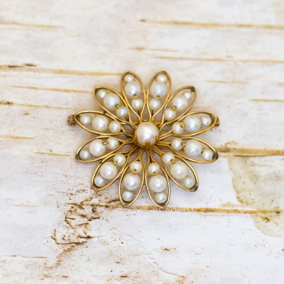Vintage White Faux Pearls Abstract Flower Gold Fi… - image 1
