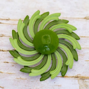 Vintage Spiral Green Abstract Flower Brooch - BR1