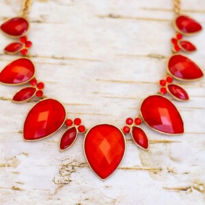 18 inch, Vintage Art Deco Scarlet Teardrop Goddess Bib Necklace - BU1