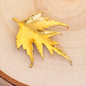 Vintage Art Nouveau Fierce Maple Leaf Gold Tone Brooch - B7