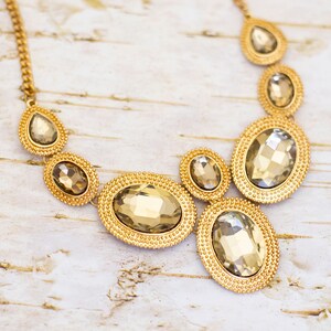 18 inch, Vintage Oval Faux Diamonds Gold Tone Bib Necklace - BU1