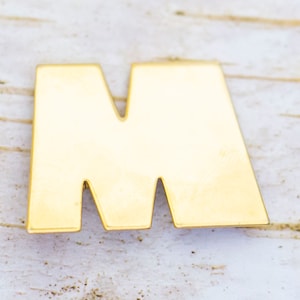 Broche Vintage Minimalista Letra M Dorado - BX1