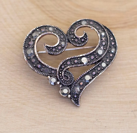 Vintage Art Nouveau Silver Tone Heart Brooch - Bi1 - image 1