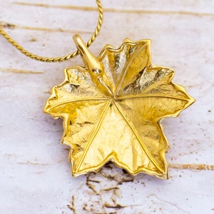 18 Zoll, Vintage Schöne Ahornblatt Anhänger Gold Ton Halskette von Trifari - BE1