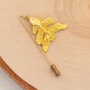 Vintage Art Nouveau Gold Tone Christmas Tree Stick Pin - B9