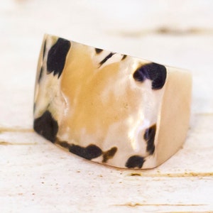 Size 6, Vintage Unique Mesmerizing Gold Tone Bone Ring - BD1