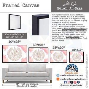 K&ouml;nnte beinhalten: Ein gerahmter Leinwanddruck der Sure An-Naas in arabischer Kalligraphie auf einem rosafarbenen Aquarellhintergrund. Die Leinwand ist in verschiedenen Gr&ouml;&szlig;en erh&auml;ltlich, darunter 40x28 Zoll, 32x24 Zoll, 28x20 Zoll und 24x18 Zoll. Die Leinwand ist fertig zum Aufh&auml;ngen und hat eine 100+ Jahre Farbgarantie.