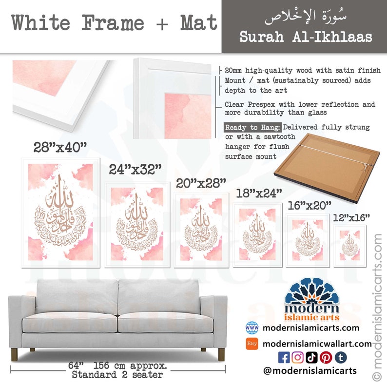 Może przedstawiać: Wydruk w ramie z kaligrafią islamską w złotym piśmie na r&oacute;żowym tle akwarelowym. Wydruk jest dostępny w r&oacute;żnych rozmiarach, od 12x16 cali do 28x40 cali. Rama jest biała z passe-partout, a wydruk jest gotowy do powieszenia.