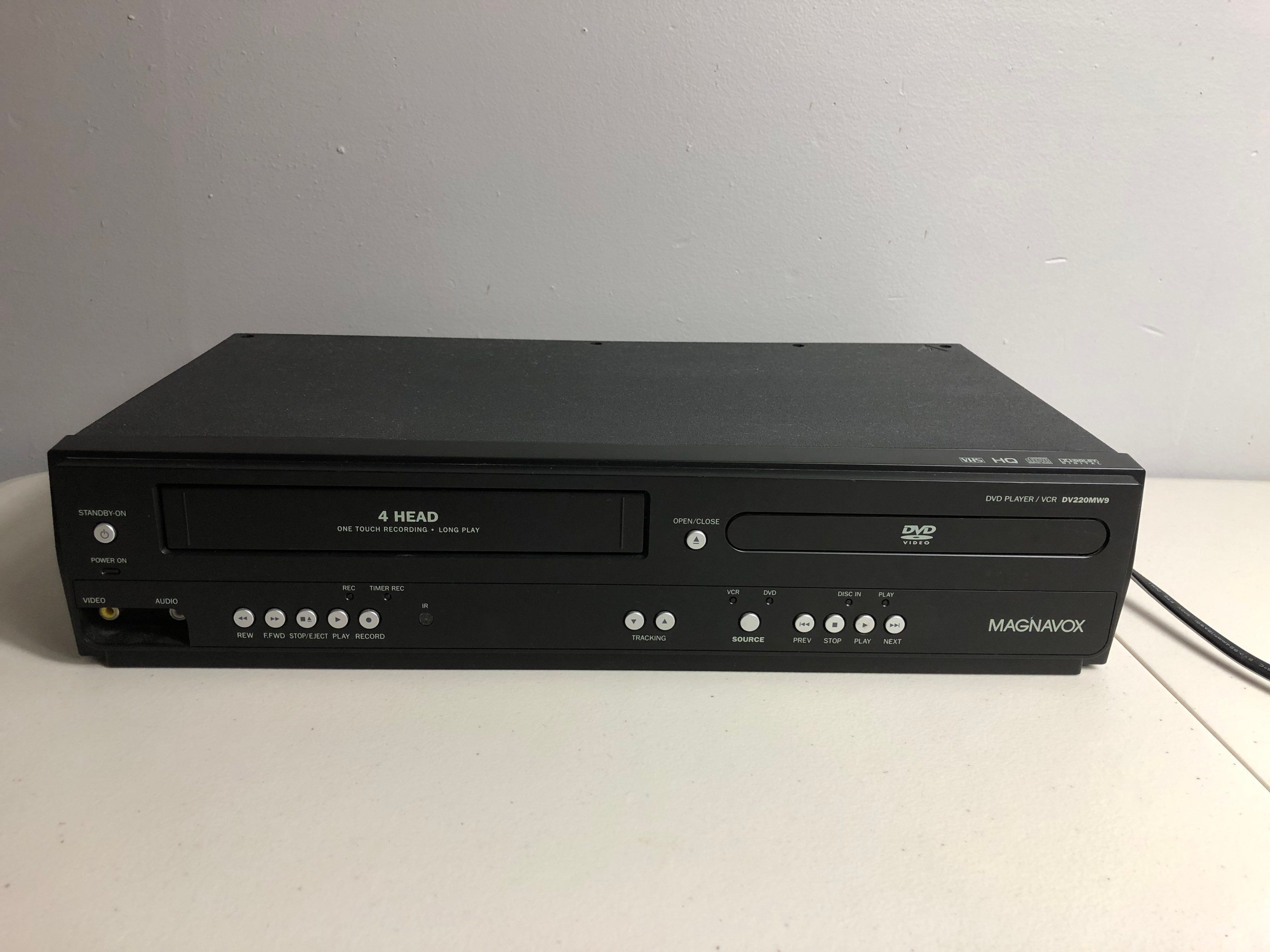 Magnavox DV220MW9 DVD VCR Combo Player With Remote & Cables 1 sealed