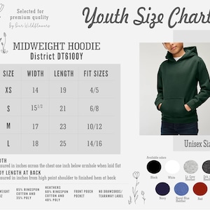 Puede incluir: Tabla de tallas juvenil para una sudadera con capucha de peso medio, District DT6100Y, con medidas en pulgadas. La tabla incluye tallas XS a L, con ancho, largo y tallas de ajuste correspondientes. Los colores disponibles son negro, blanco, gris claro jaspeado, gris oscuro jaspeado, azul marino, azul real jaspeado y rojo.
