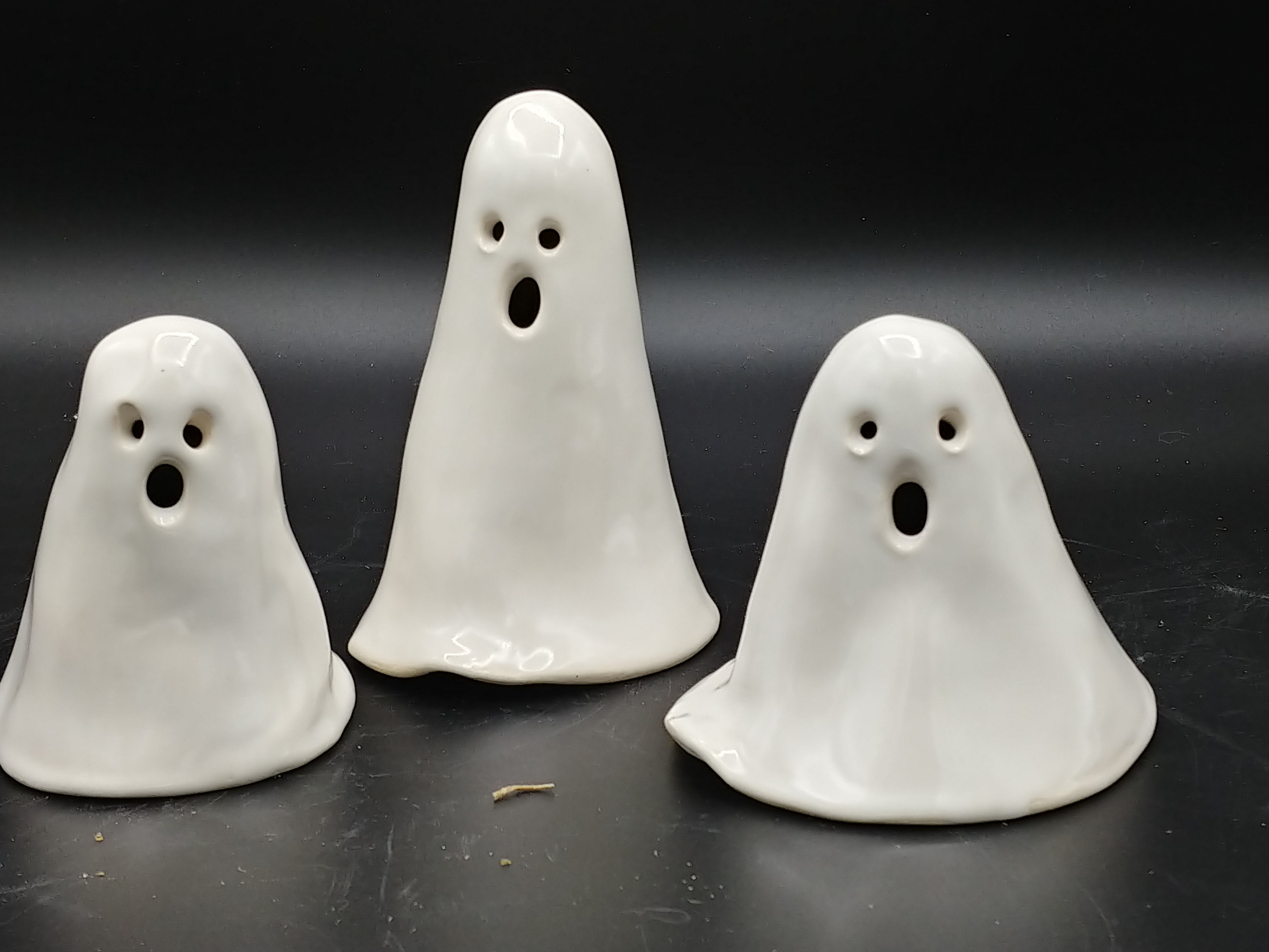 29 x 19mm White Ghost Hand-painted Clay Halloween Bead