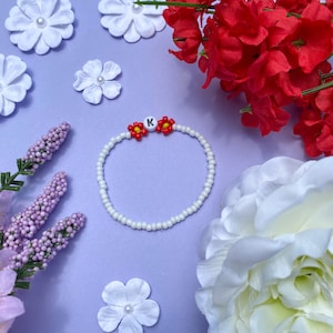 Pulseira de miçangas de flores com letras - personalizável, caseira!