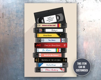 Spersonalizowane kasety wideo VHS z lat 80., wydruk artystyczny A4/A3 | Personalizowany plakat ulubionego filmu/filmu | Sztuka hipsterska | Prezent dla miłośnika filmów