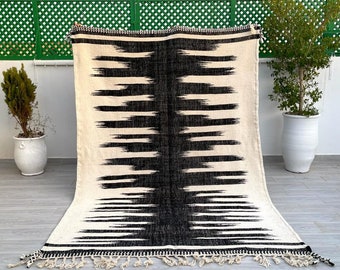 Hand Knotted Moroccan Rug: Black and White Wool Kilim