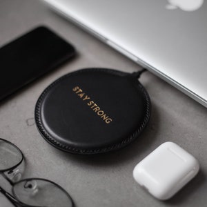 Cargador inalámbrico, estación de carga de escritorio portátil, muelle de carga, cuero italiano, personalizado, accesorio de escritorio, regalo de tecnología, hecho en EE.UU.