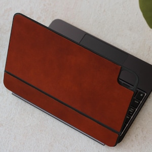 iPad Pro 11" M4 (2024) Magic Keyboard, peau en cuir italien, personnalisé, coupe de précision, fin, 3 m, autocollant en cuir, marron châtain et plus