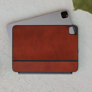 iPad Pro 13" M4 (2024) Magic Keyboard, peau en cuir italien, personnalisé, coupe de précision, fin, 3 m, autocollant en cuir, marron châtain et plus