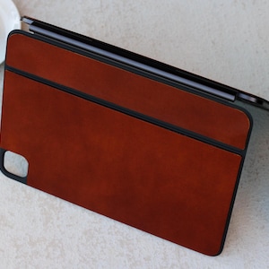 iPad Pro 13" M4 (2024) Magic Keyboard, peau en cuir italien, personnalisé, coupe de précision, fin, 3 m, autocollant en cuir, marron châtain et plus
