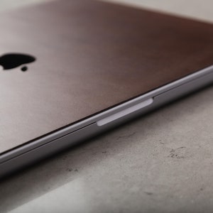 MacBook Pro 14 « 2021 Peau en cuir italien pour l’avant et l’arrière avec logo Apple découpé, personnalisé, autocollant en cuir d’ordinateur portable, 3M, coupe de précision