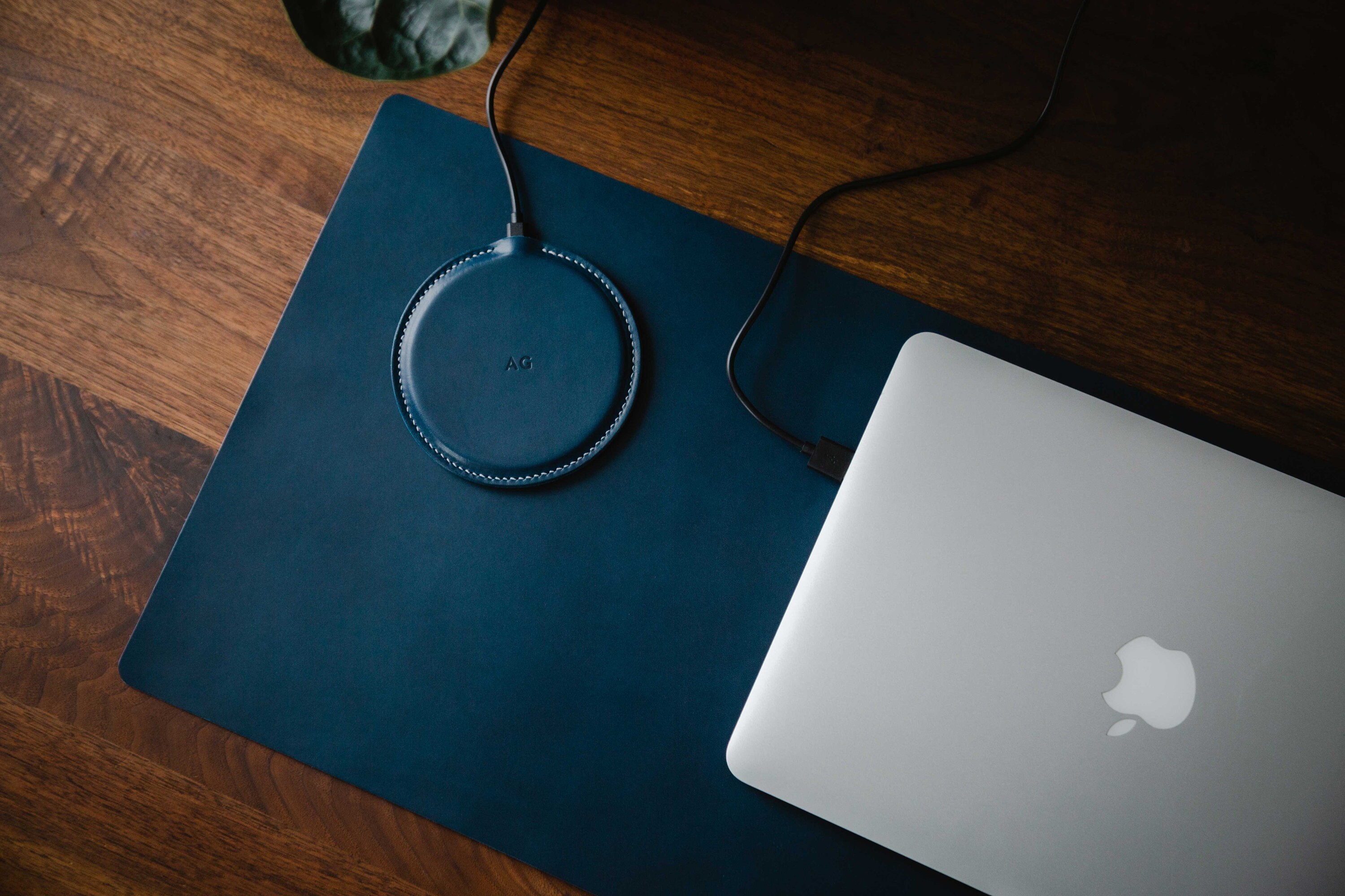 Wireless Charger, Portable Desk Charging Station, Charging Dock ...