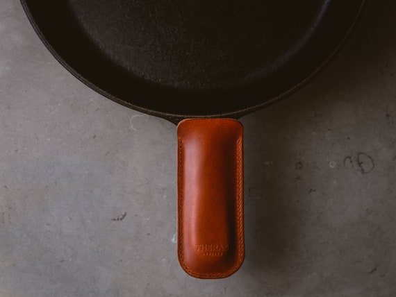 Brown vegetable tanned leather pot handle cover for lodge cast iron skillet