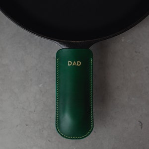 Funda de cuero para mango de sartén de hierro fundido, funda para mango de olla, cuero italiano, cosida a mano, personalizada, monograma, hecha a mano en EE. UU., verde