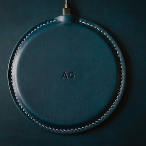 Cargador inalámbrico, estación de carga portátil para escritorio, base de carga, cuero italiano, personalizado, accesorio de escritorio, regalo tecnológico, fabricado en EE. UU.