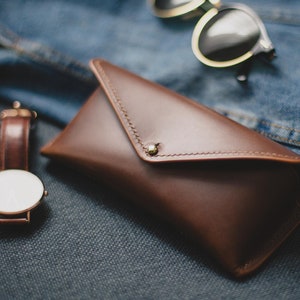 Leder Brillenetui aus braunem Butterleder, goldene Hardware, hergestellt in den USA