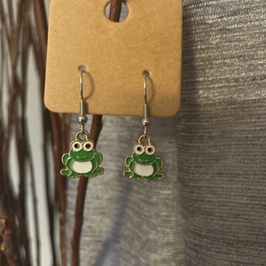 Fun small frog earrings