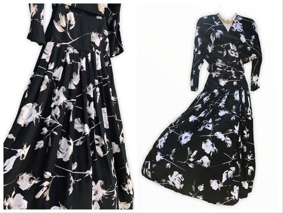 Ladies 1980s Vintage Tea Dress in Size 6 or 8 UK