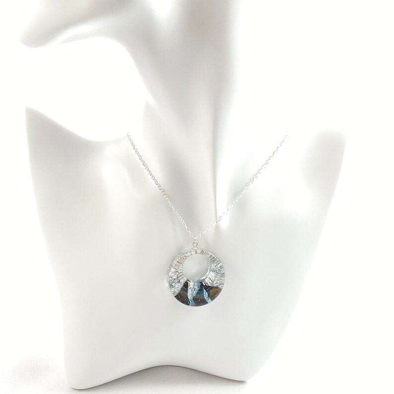 Real Shark teeth circle pendant necklace handmade epoxy resin necklace blue costume jewelry