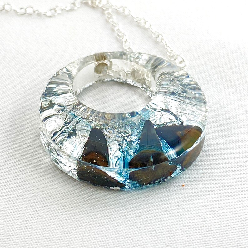 Real Shark teeth circle pendant necklace handmade epoxy resin necklace blue costume jewelry