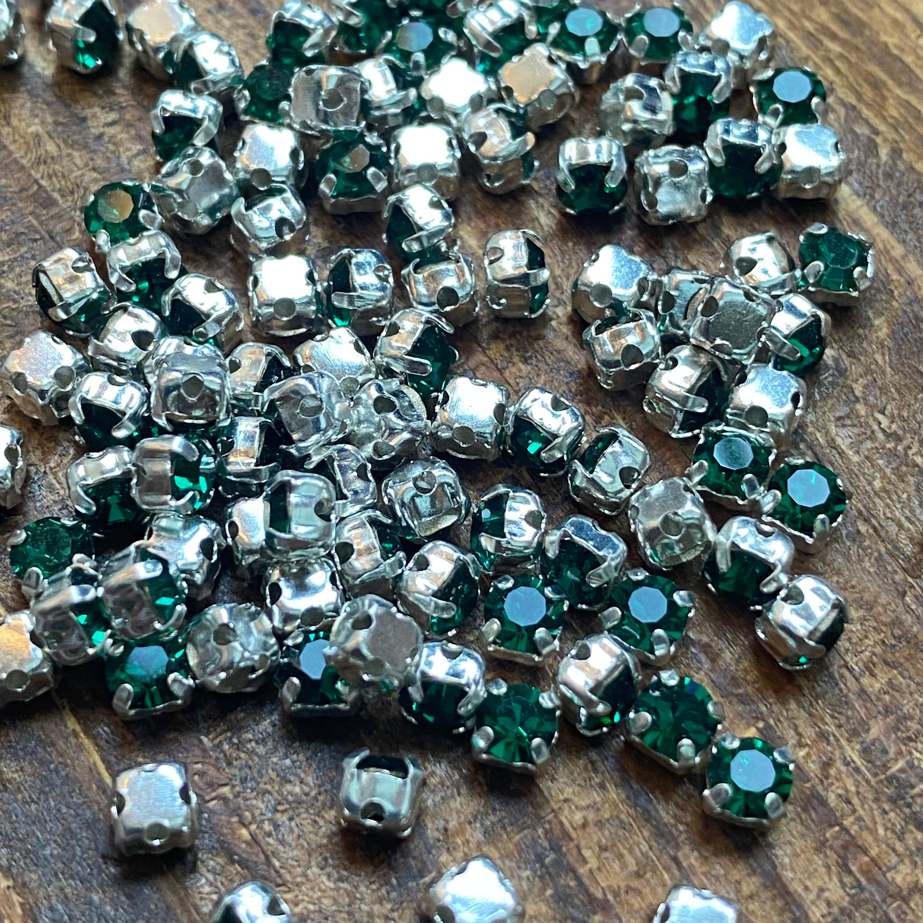 4mm Chatons Montees, Preciosa MC Chaton Maxima SS16/PP31 Crystal Emerald with silver cross setting, for beading, sewing, embroidery