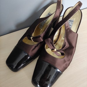 Luxury brand Casadei. Size 7.5 90s/Y2k funky heeled sandals Hand-painted swirly thongs Schoenen damesschoenen Instappers Bungee straps Double prong heels NEVER WORN 